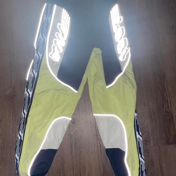 TNA - Reflective Pants - S - Picture 3 of 4